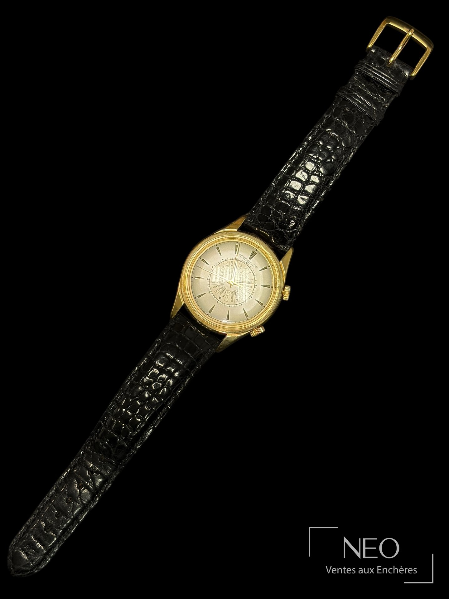 Montre Jaeger-LeCoultre Worldtime en or jaune sur bracelet noir