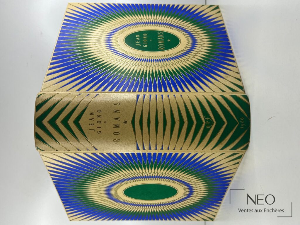 Couverture de Romans 1 de Jean Giono aux motifs rayonnants bleu