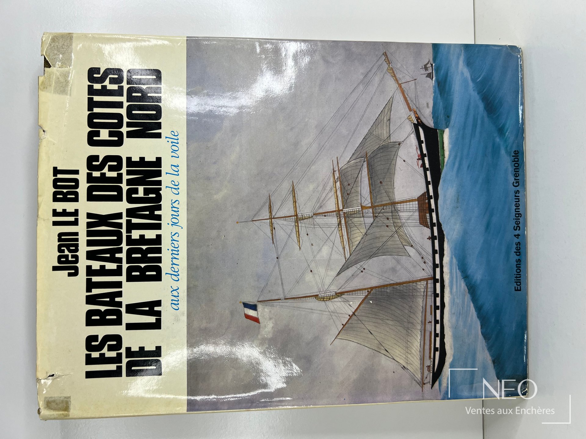 Couverture illustrée du livre Les Bateaux des côtes de la Bretagne Nord de Jean le Bot