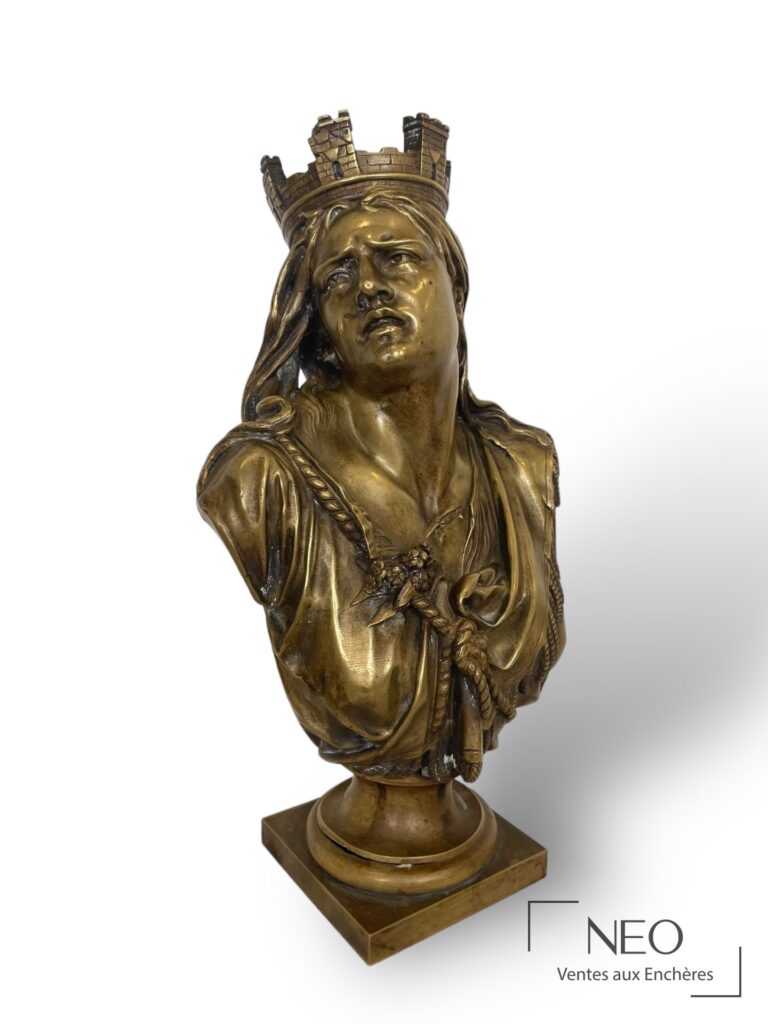 Bronze patiné doré représentant une allégorie féminine coiffée d'une couronne de remparts