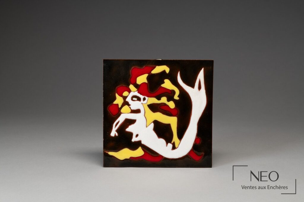 Carreau de céramique émaillée polychrome de Jean Lurçat représentant une sirène stylisée