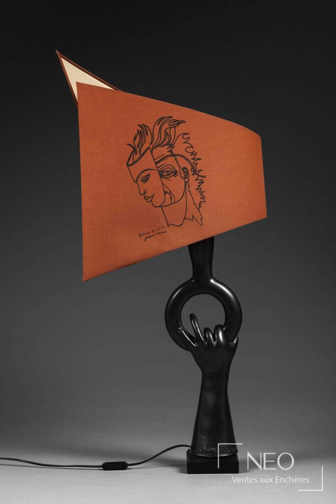 Lampe noire d'après Jean Marais avec abat-jour terracotta illustré et socle carré