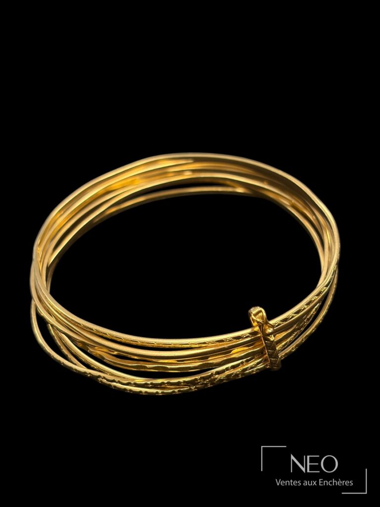 Bracelet semainier en or jaune à sept joncs et fermoir cliquet