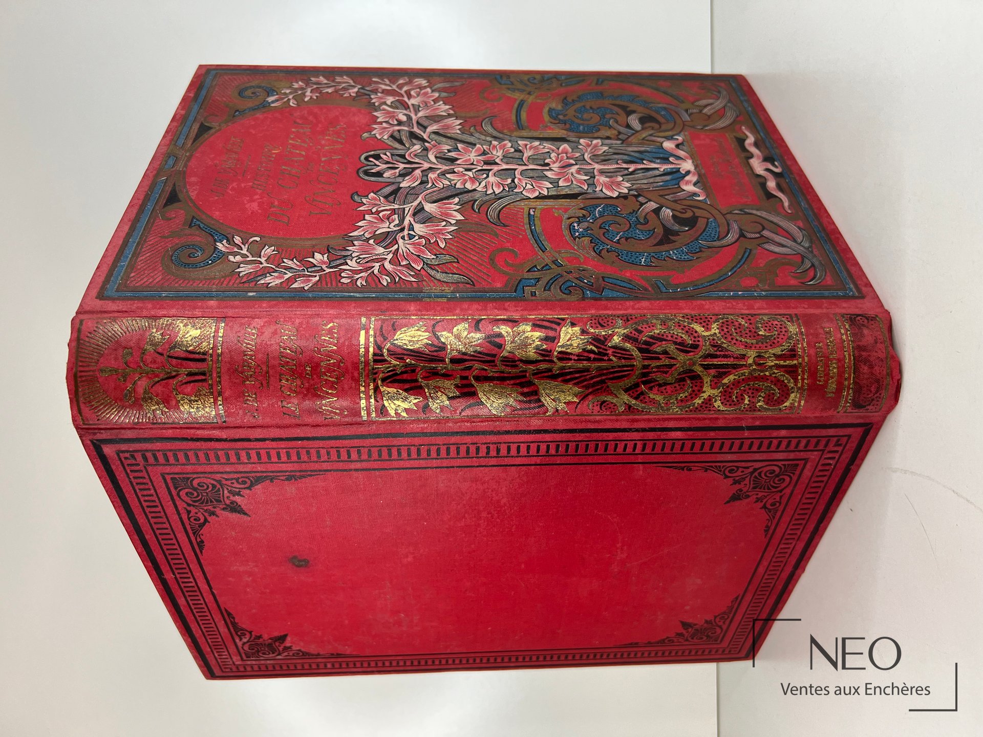 Couverture rouge illustrée du livre Histoire de château de Vincennes de Jules De Varaville