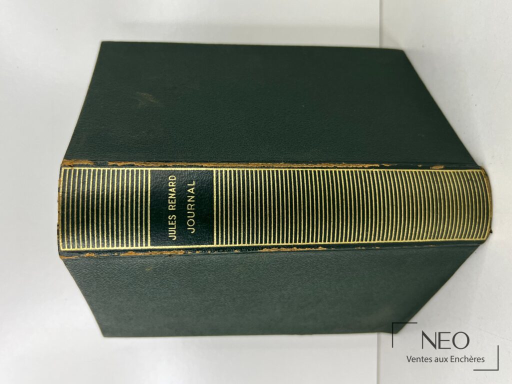 Dos vert sombre titré Jules Renard Journal en lettres dorées