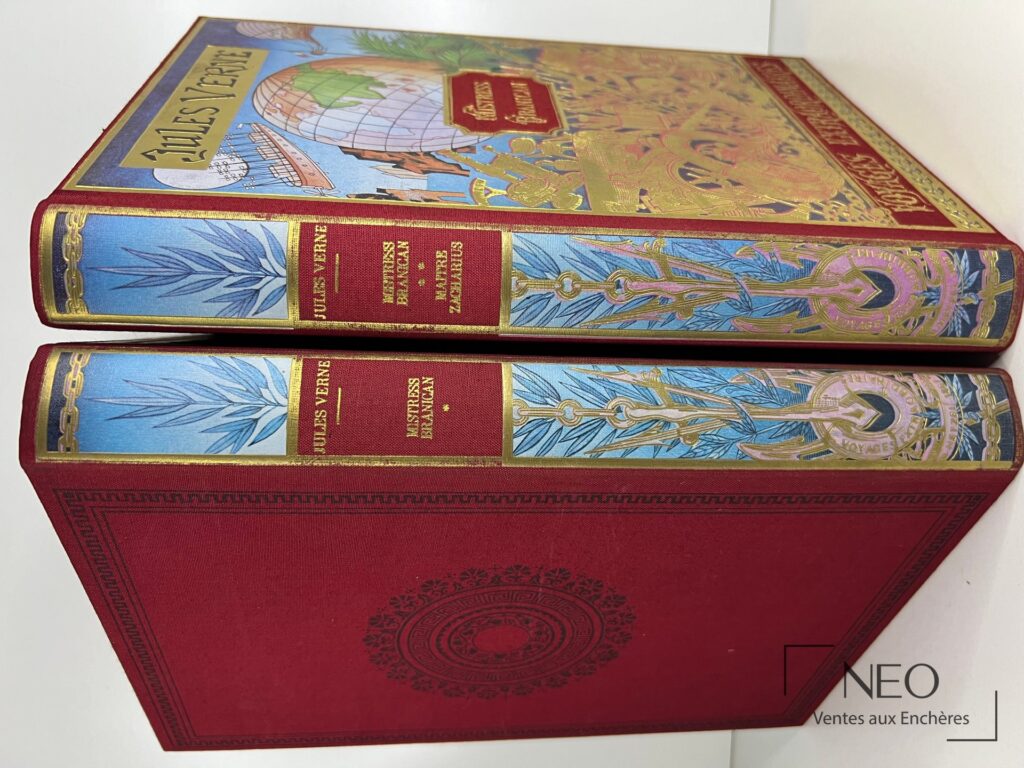 Deux volumes Jules Verne en reliure rouge et ornements dorés