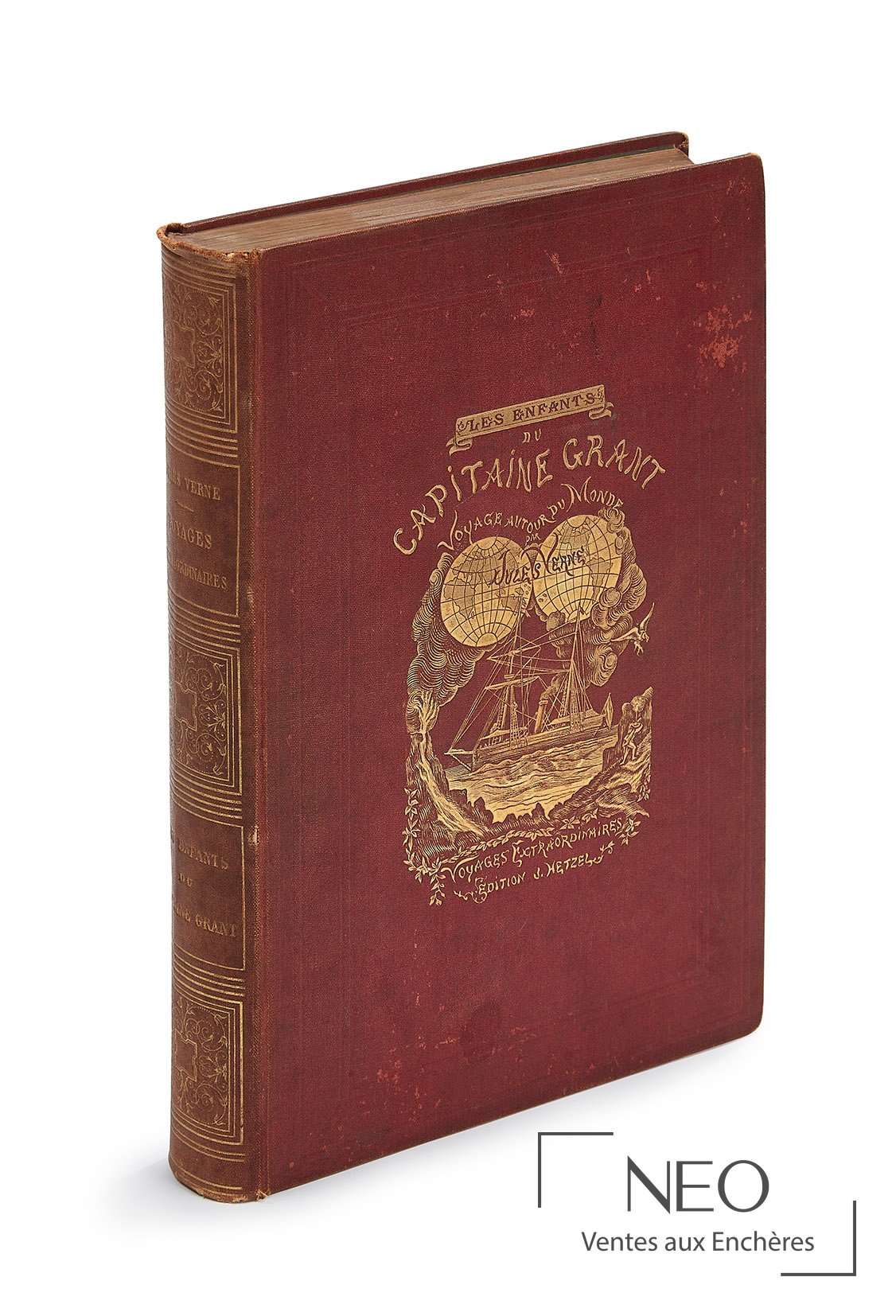Livre relié en percaline rouge