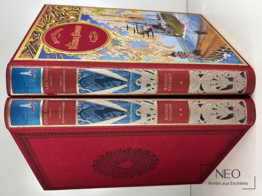 Deux volumes rouges de Mathias Sandorf vus en biais