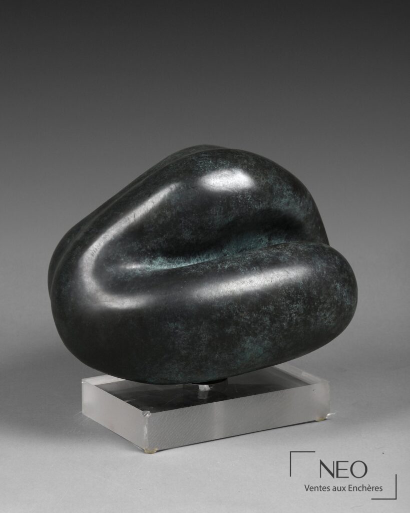 Sculpture abstraite noire de Karl-Heinz Diegner sur socle en plexiglas