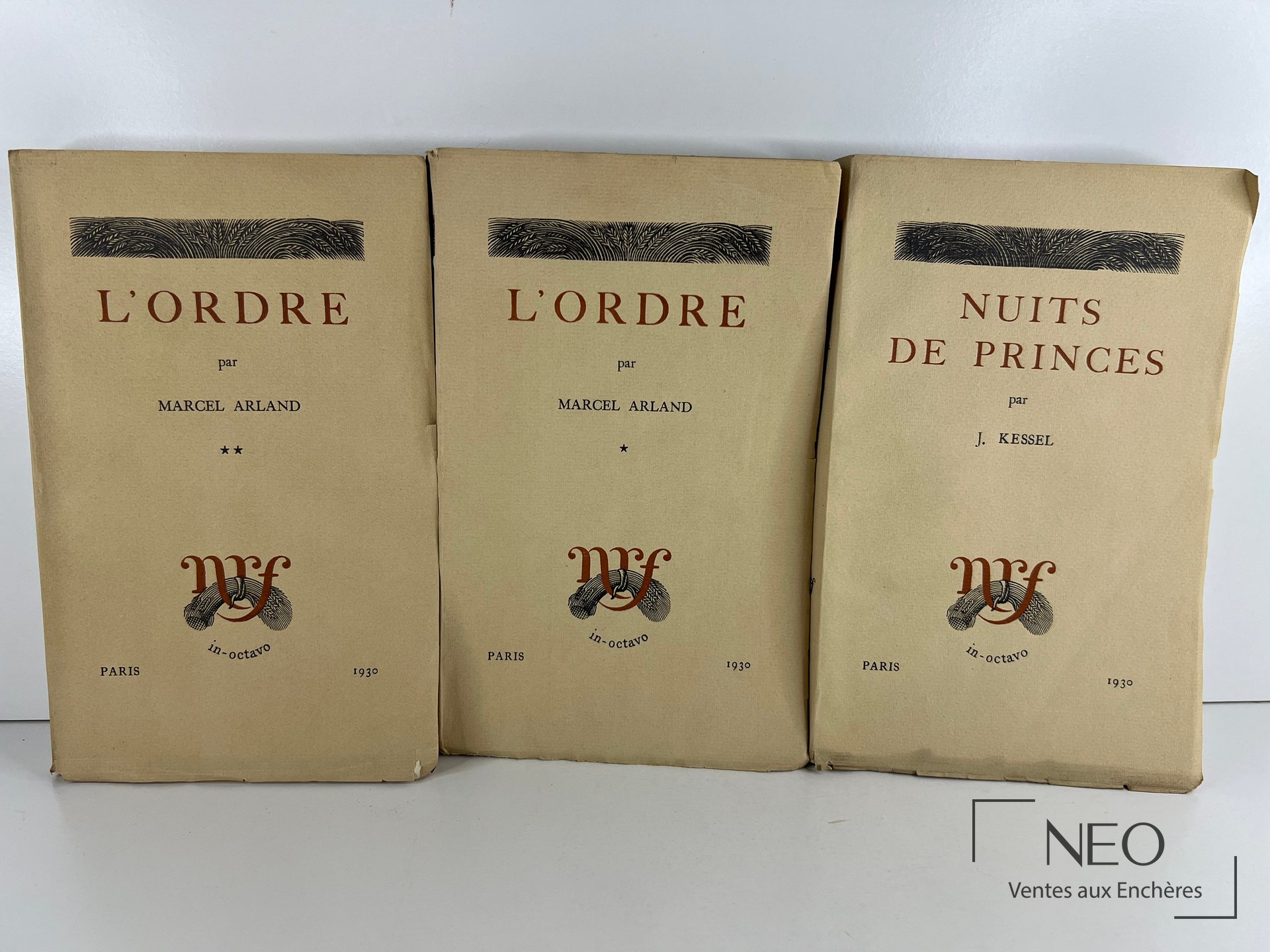 Trois couvertures brochées de 1930