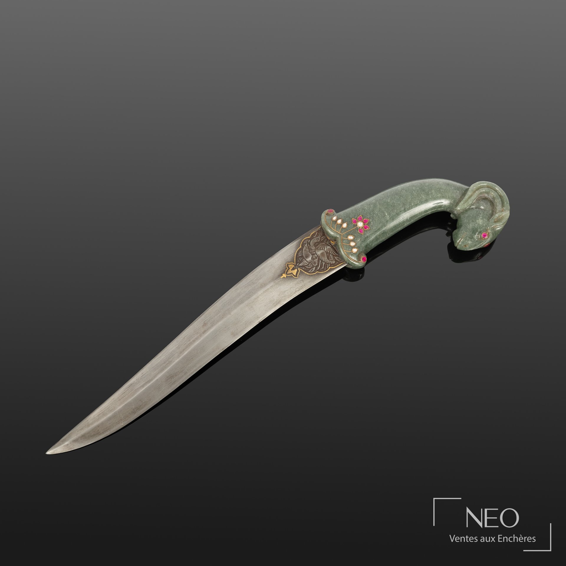 Khanjar de style Moghol à pommeau tête de bélier en jade néphrite