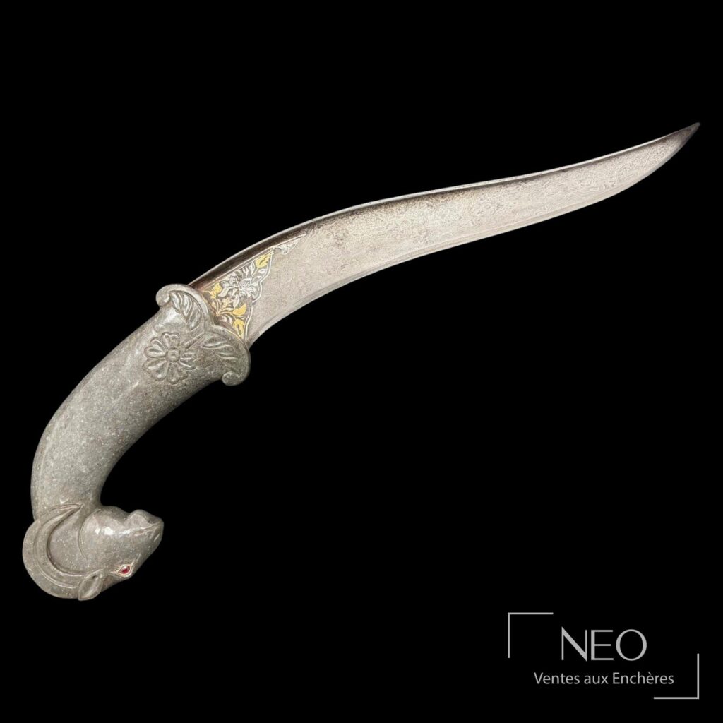 Khanjar en néphrite vu de profil