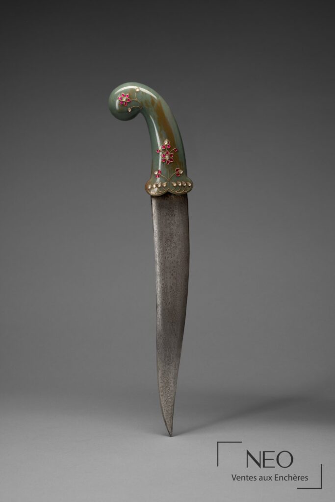 Khanjar à poignée de néphrite et lame damasquinée