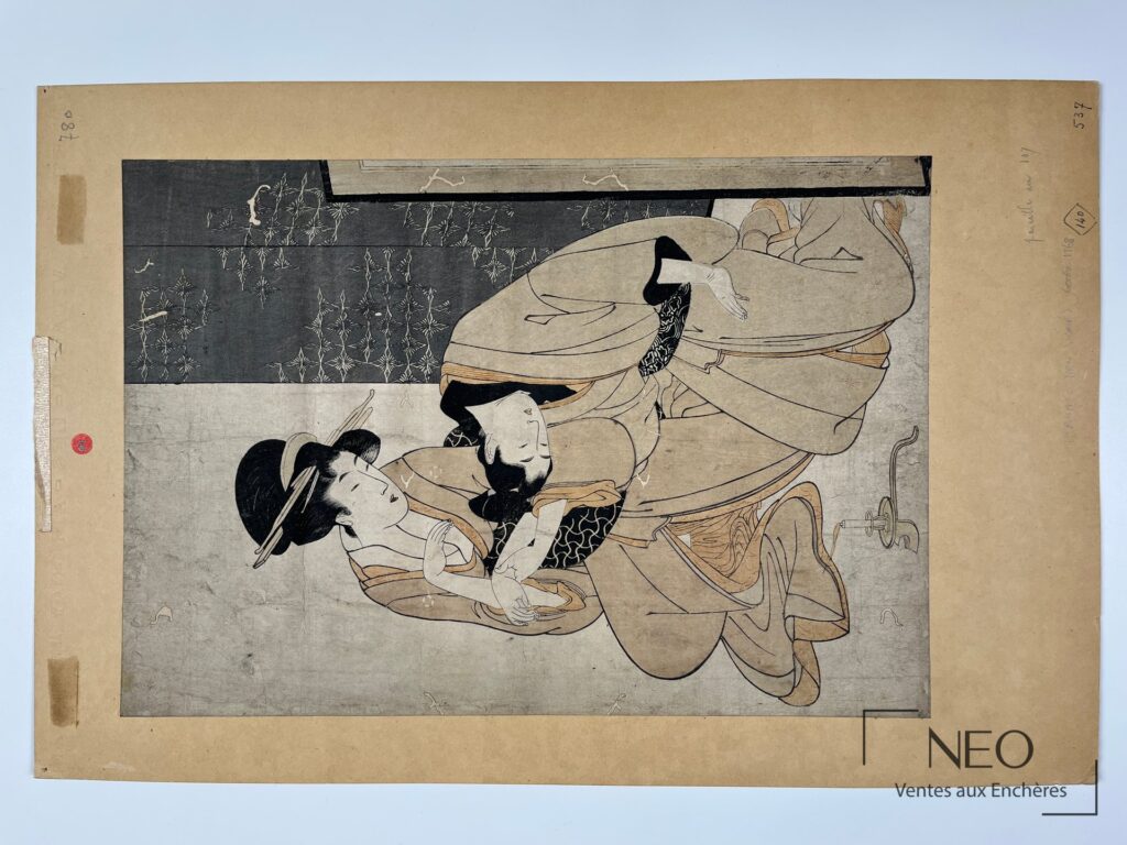 Gravure sur bois japonaise montrant une courtisane et un jeune homme devant un écran.