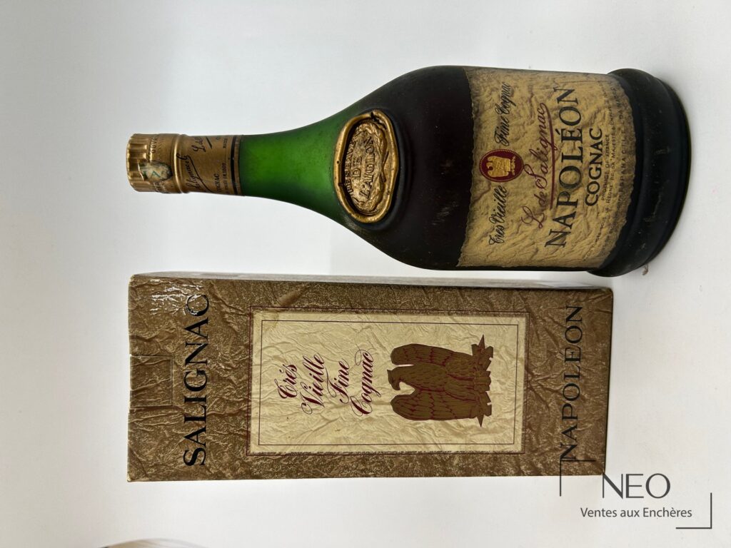 Bouteille de cognac L. de Salignac Napoléon avec sa boîte
