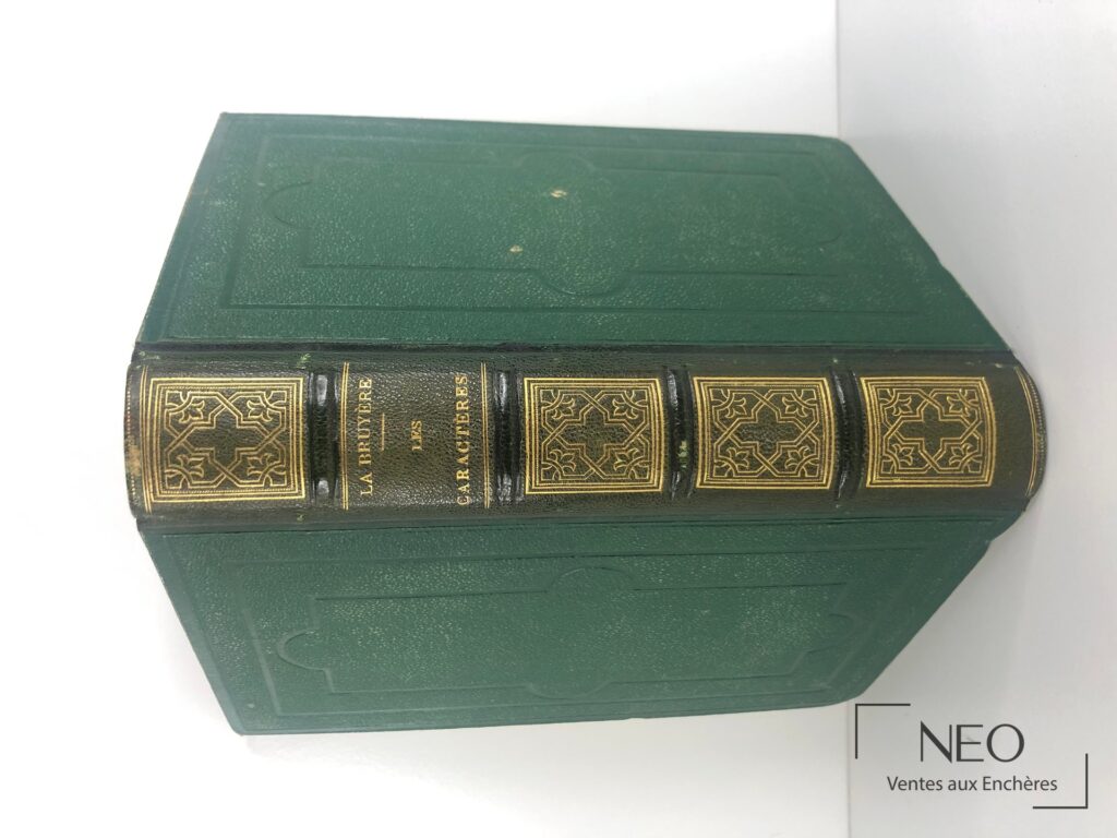 Livre relié en demi chagrin vert
