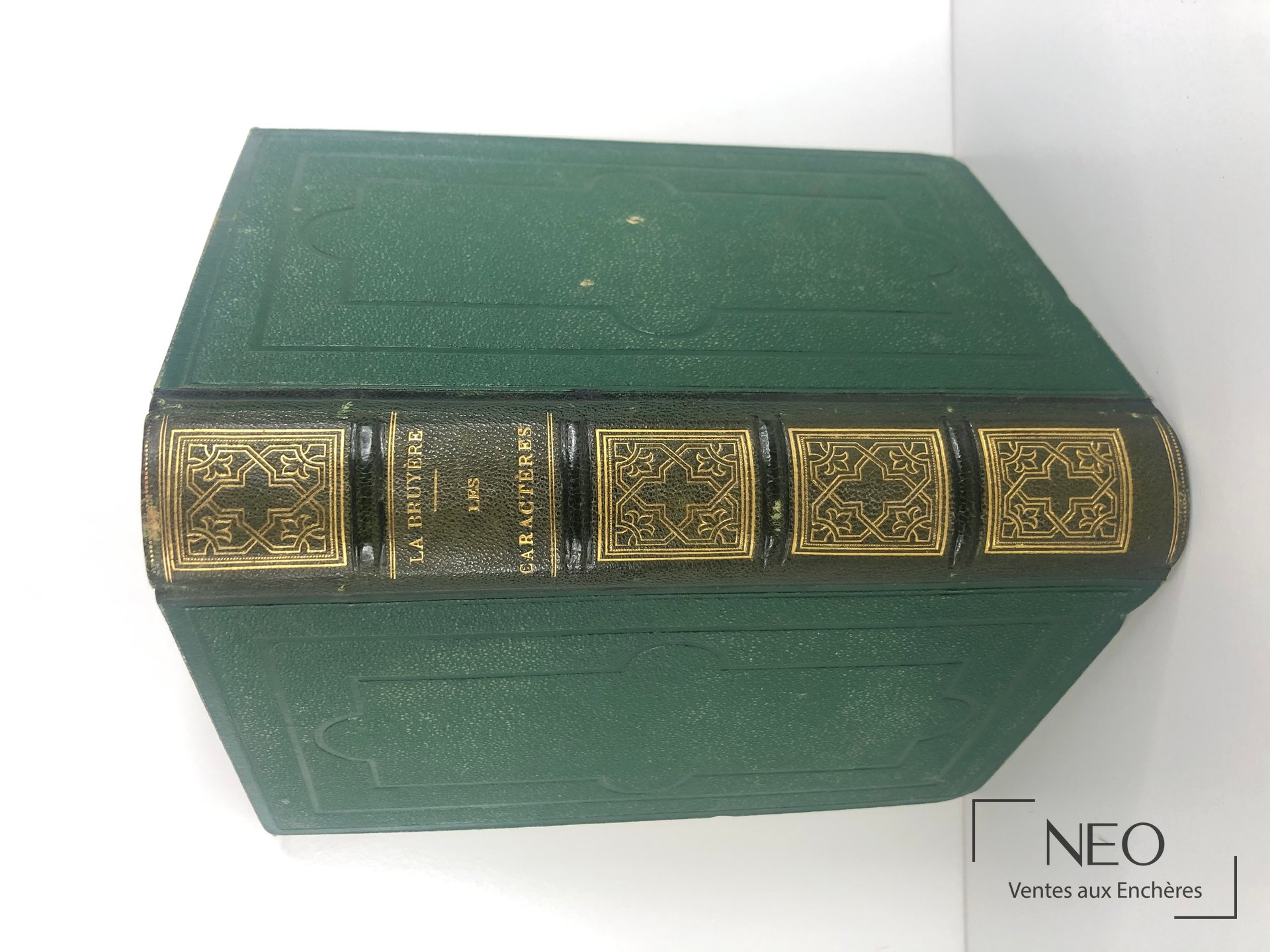 Livre relié en demi chagrin vert