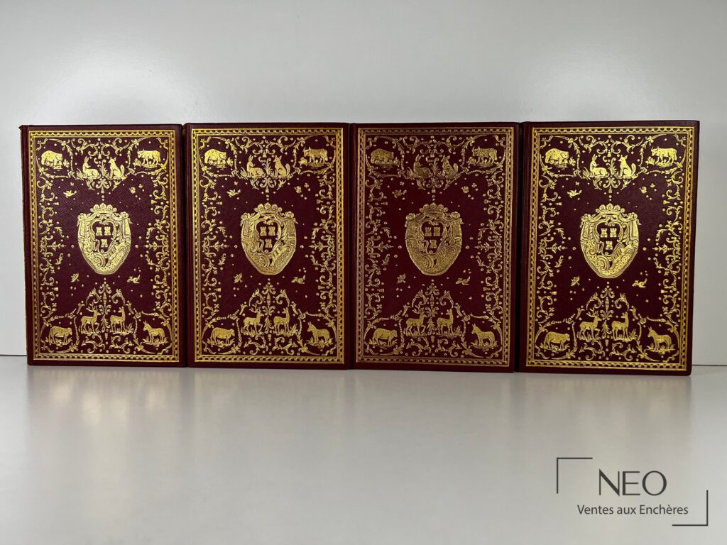 Quatre volumes rouges ornés de dorures