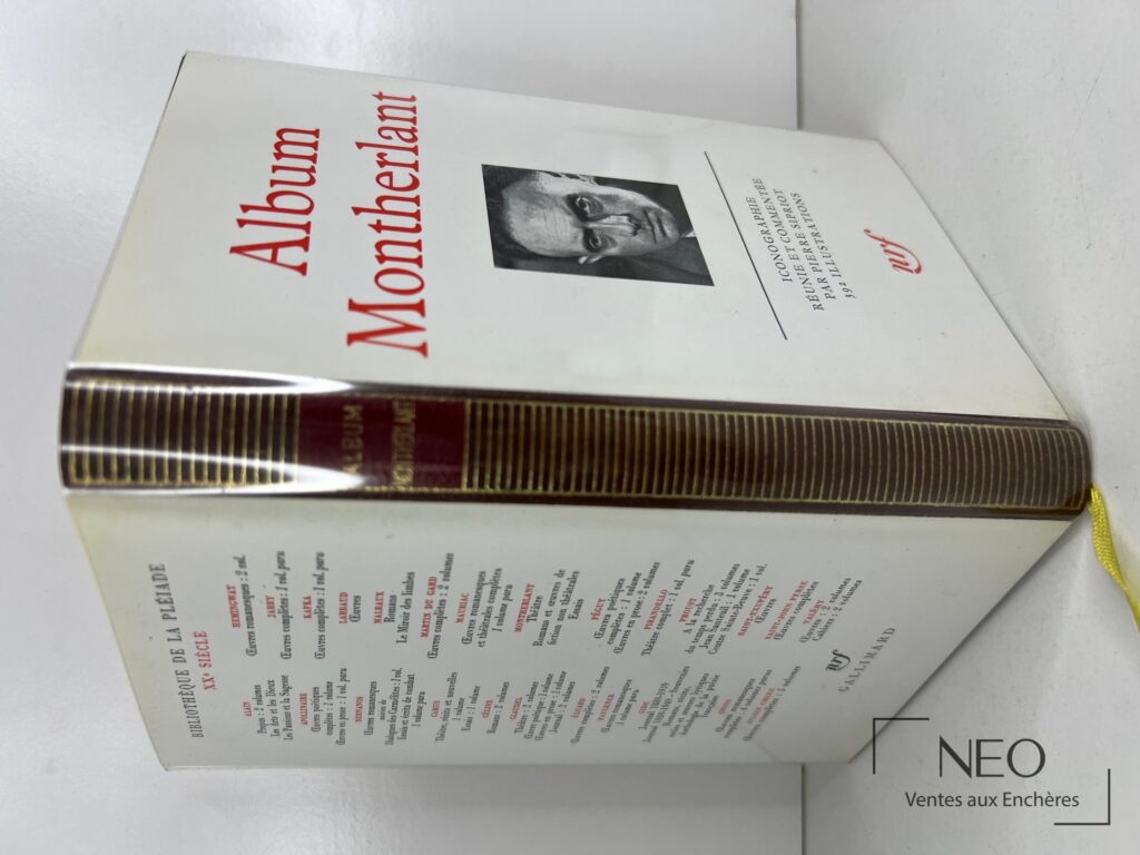 Couverture et dos d'un album de Montherlant sous jaquette illustrée