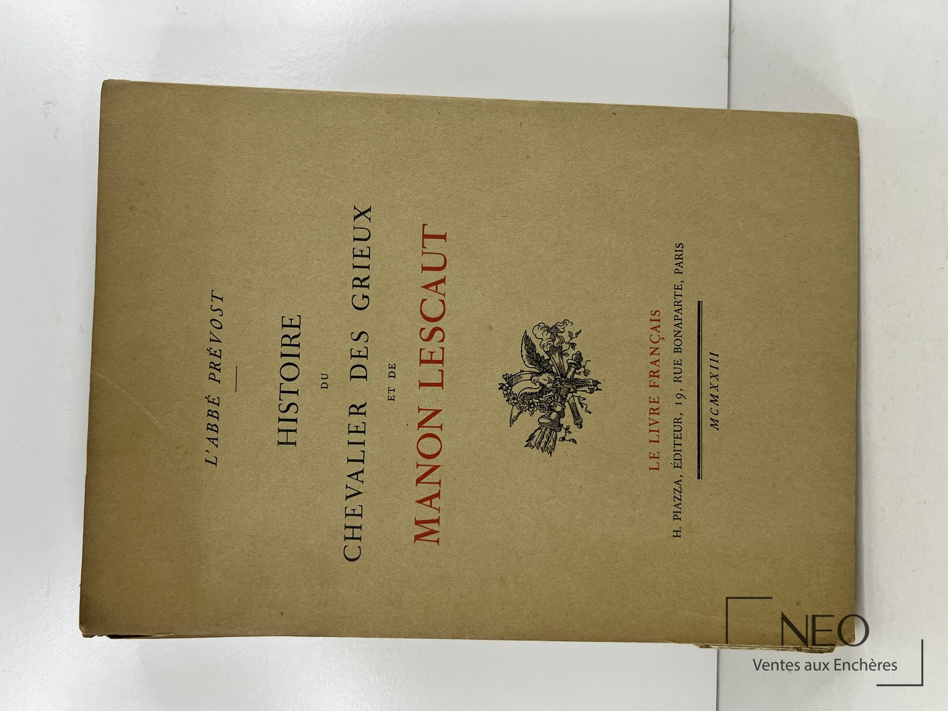 Couverture souple beige de Histoire du chevalier des Grieux et de Manon Lescaut