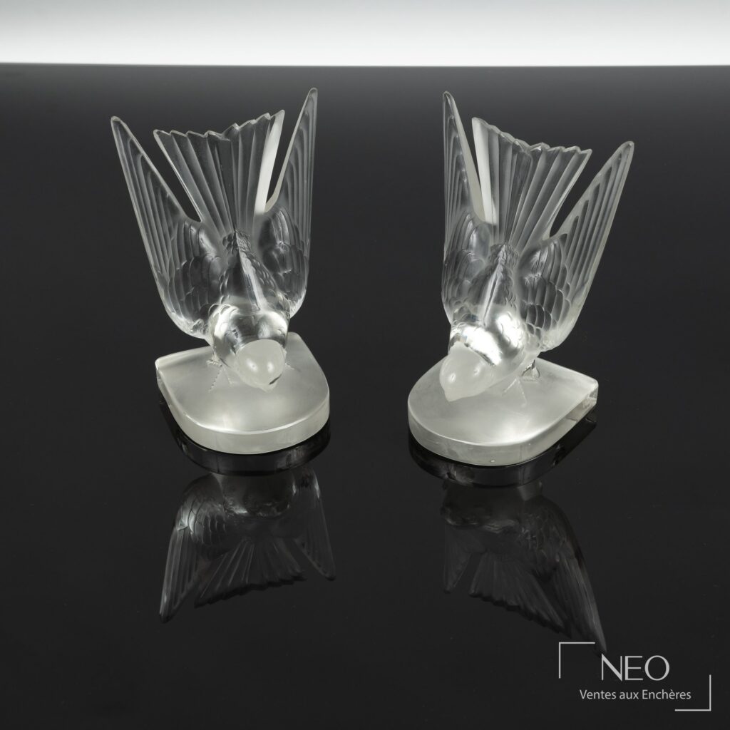 Paire de serre-livres hirondelle en cristal moulé incolore
