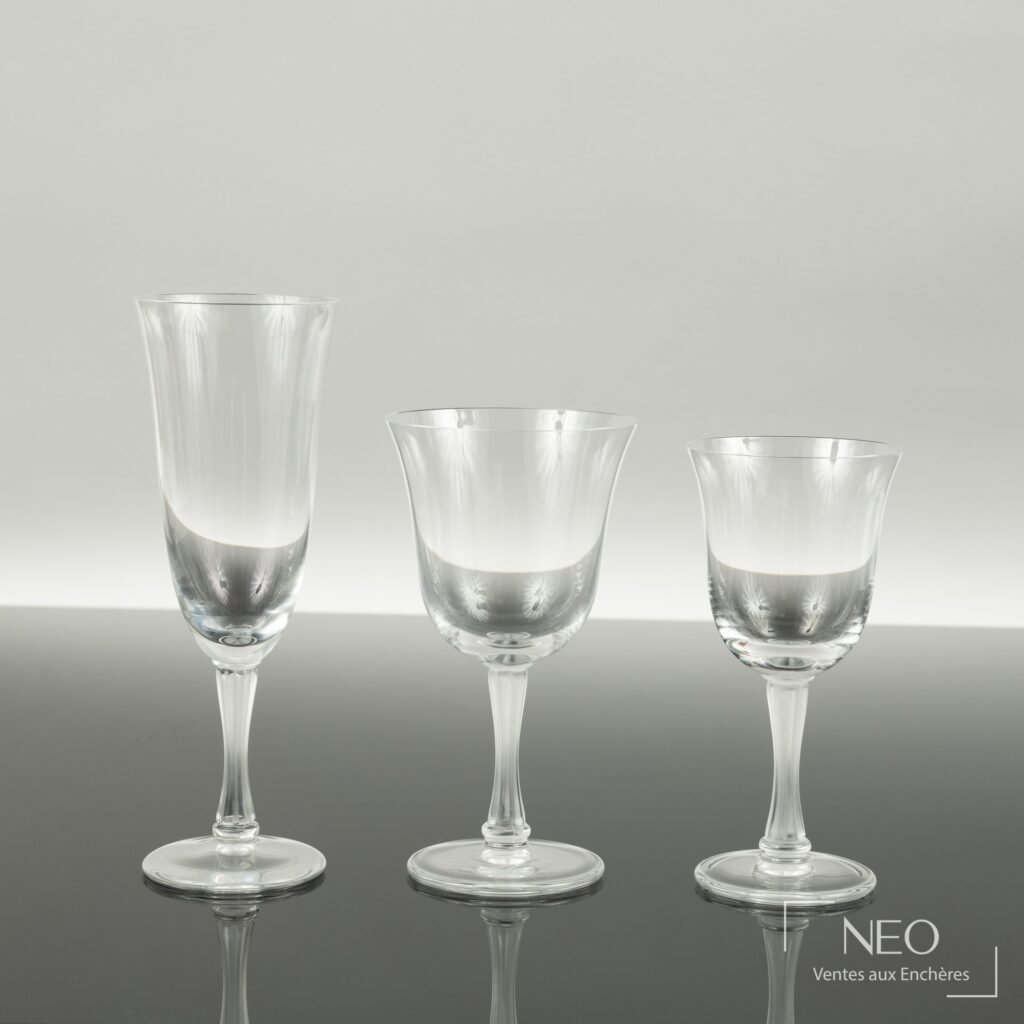 Trois verres Lalique France du modèle Barsac en cristal incolore