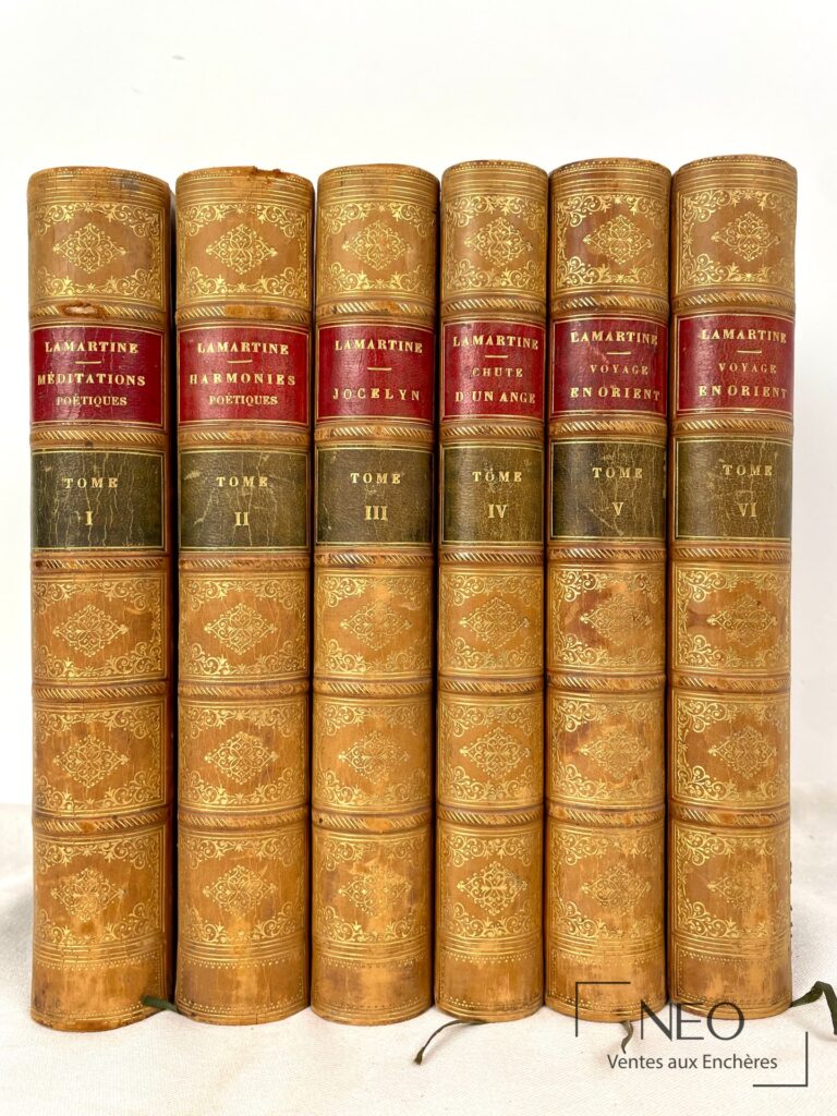 Six volumes reliés de Lamartine alignés
