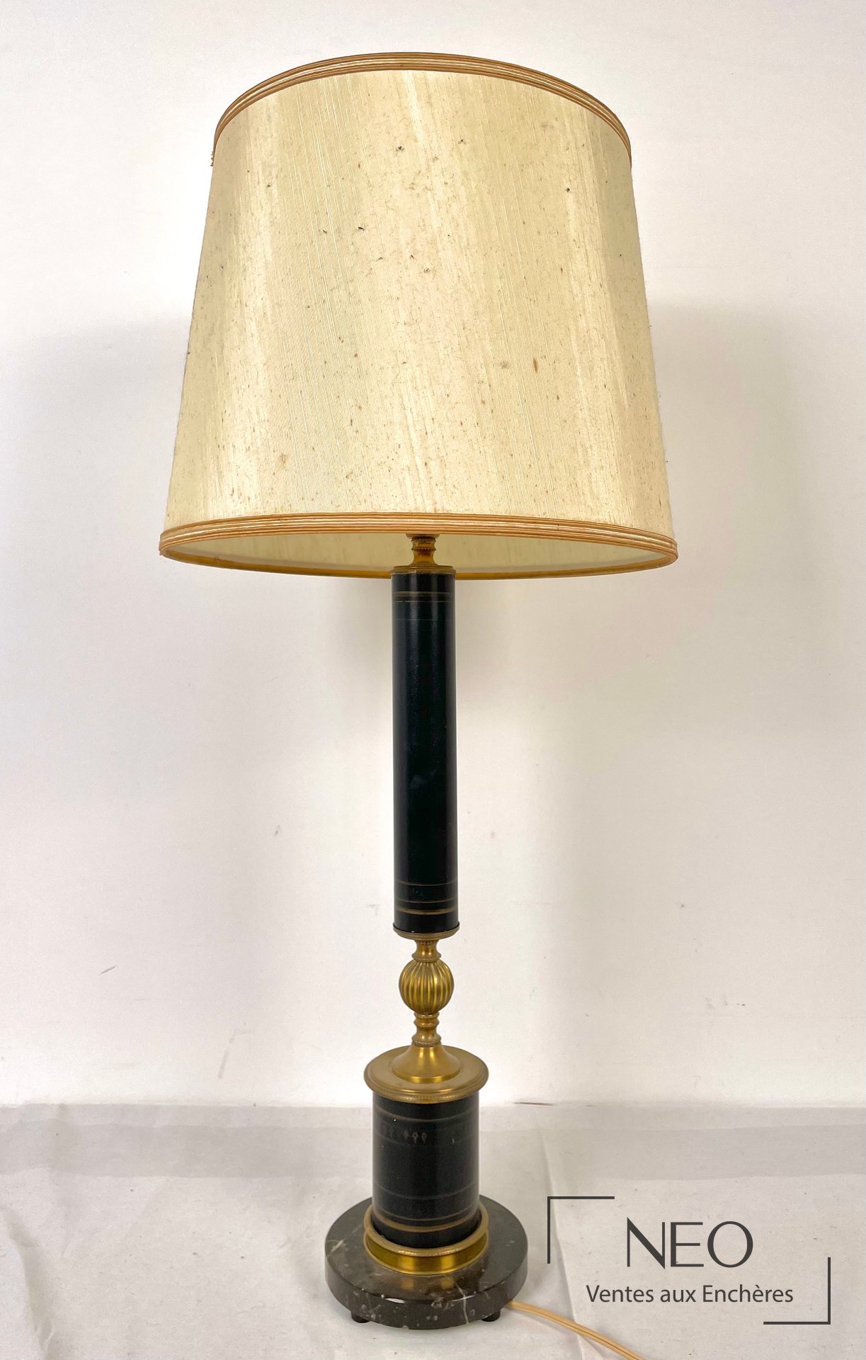 Lampe à poser avec abat-jour clair