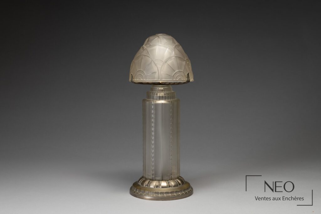 Lampe Degué en verre dépoli et métal argenté