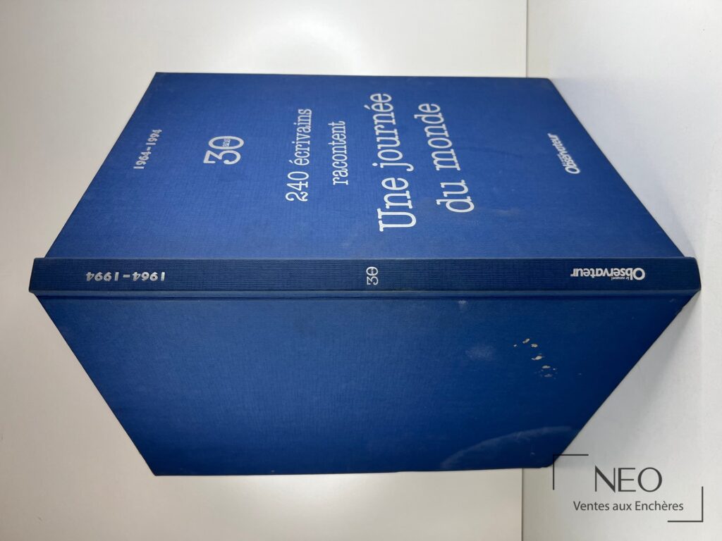 Couverture bleue du livre Le Nouvel Observateur 30 Ans