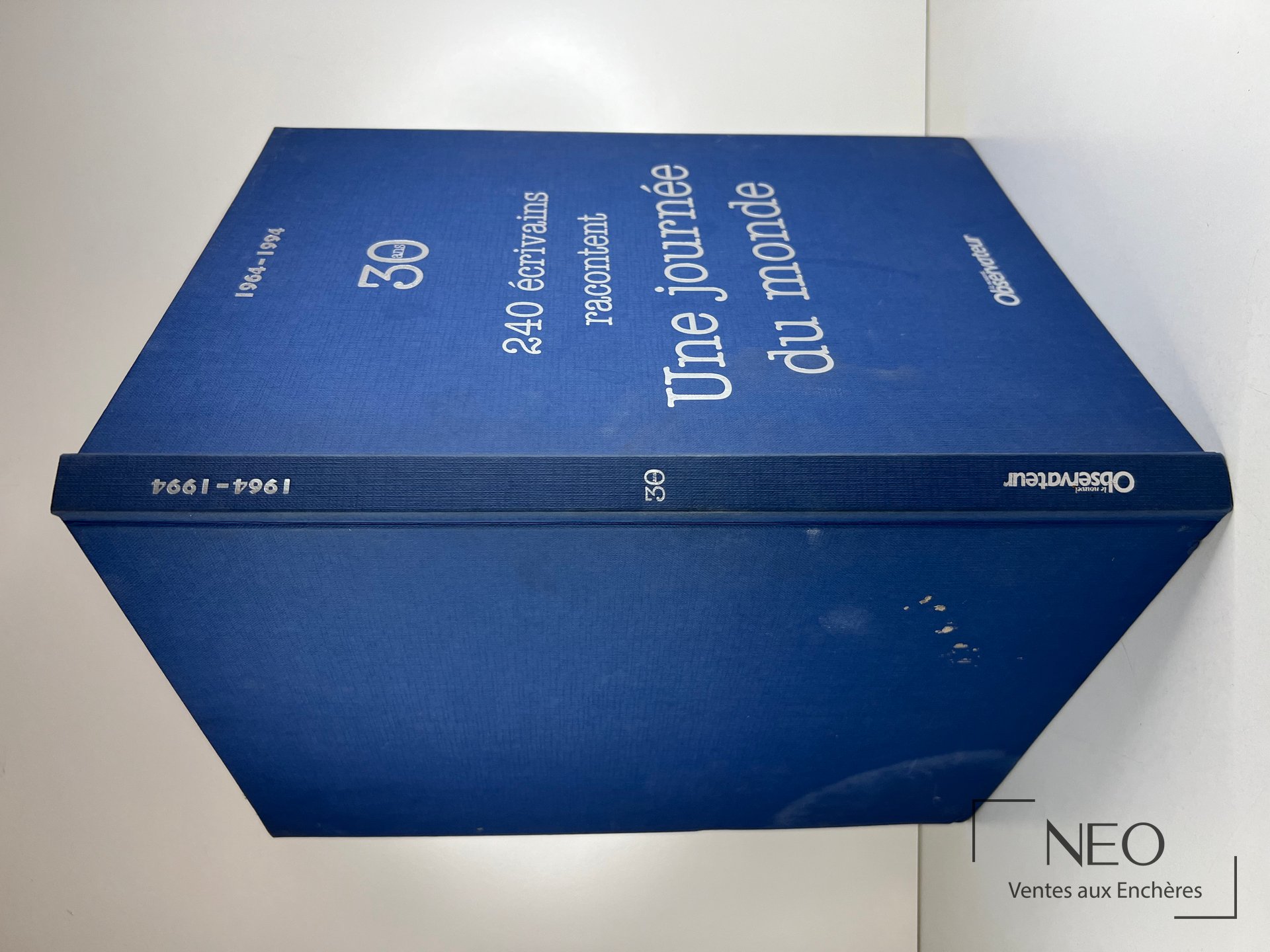 Couverture bleue du livre Le Nouvel Observateur 30 Ans