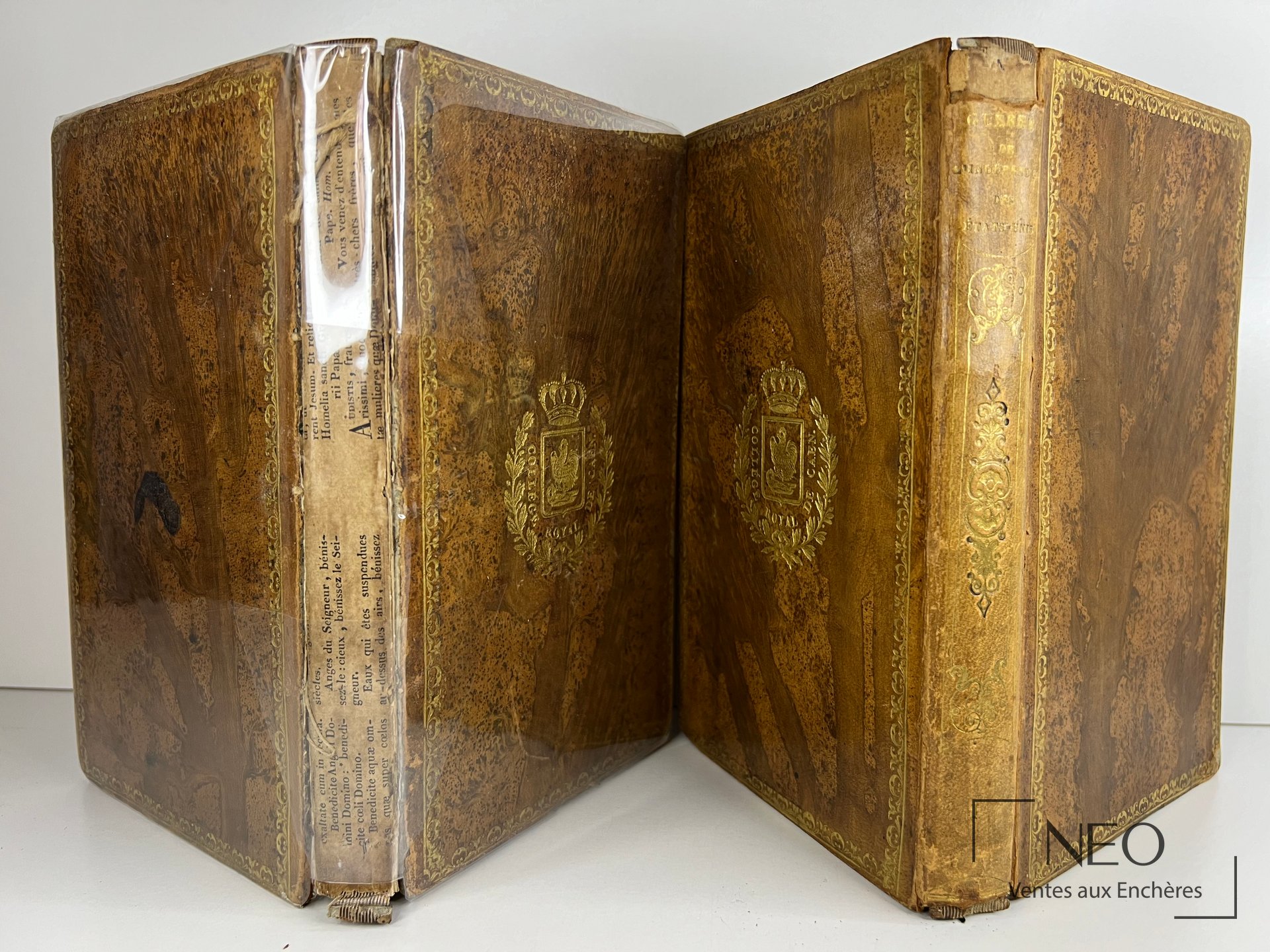 Deux volumes reliés en plein veau marbré