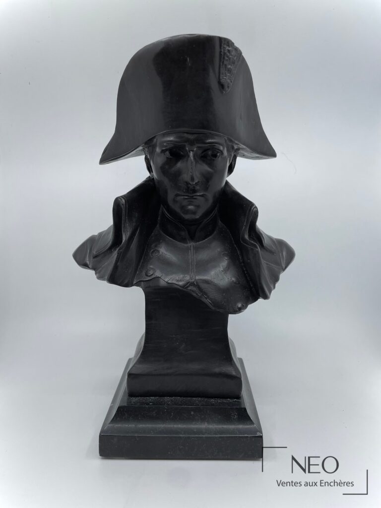 Buste de Napoléon Ier en bronze patiné sur socle noir