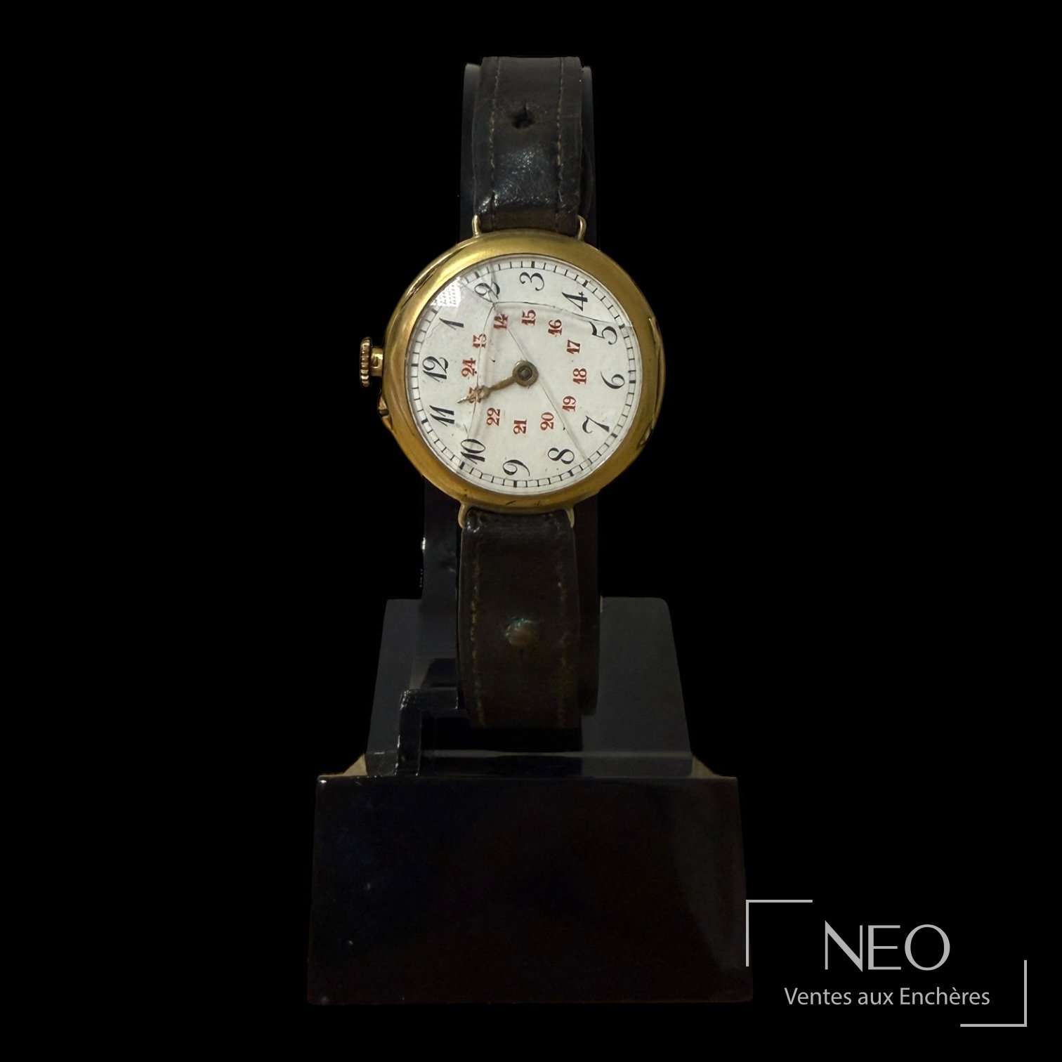 Montre LeCoultre ronde sur support