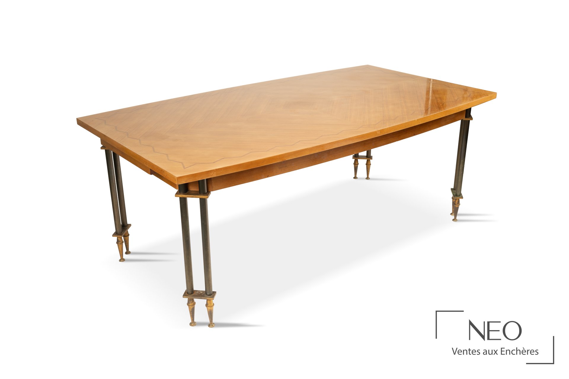 Table rectangulaire en placage de palissandre avec piétement métallique cannelé