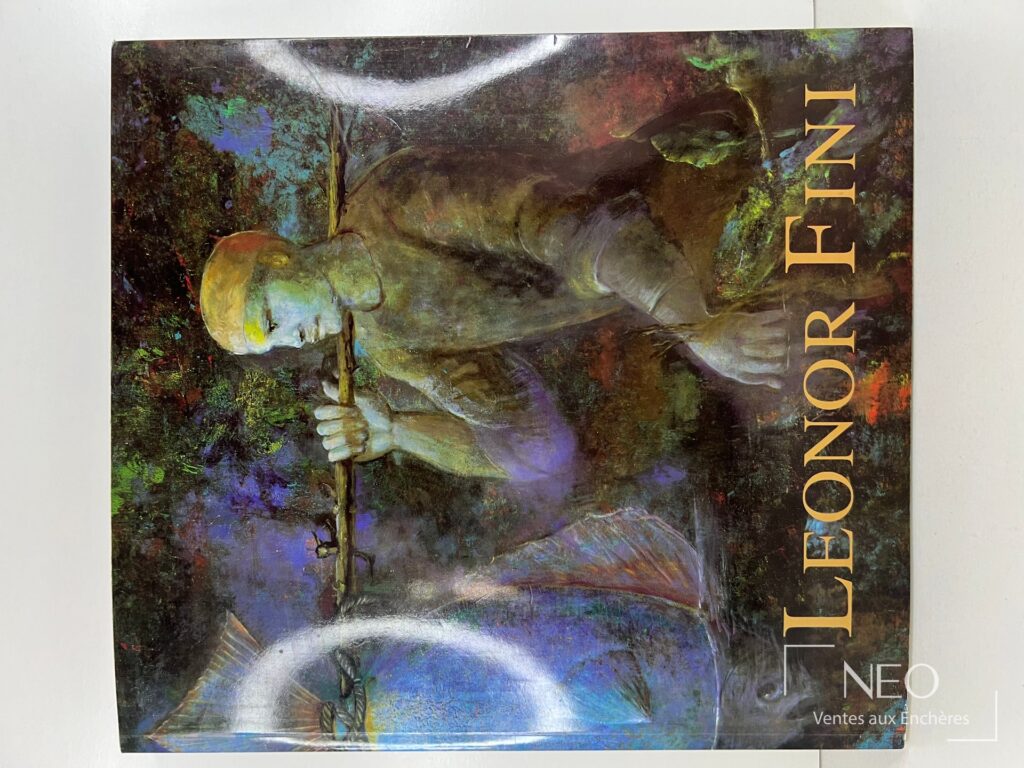 Couverture illustrée du livre Leonor Fini avec un personnage peint sur fond sombre.