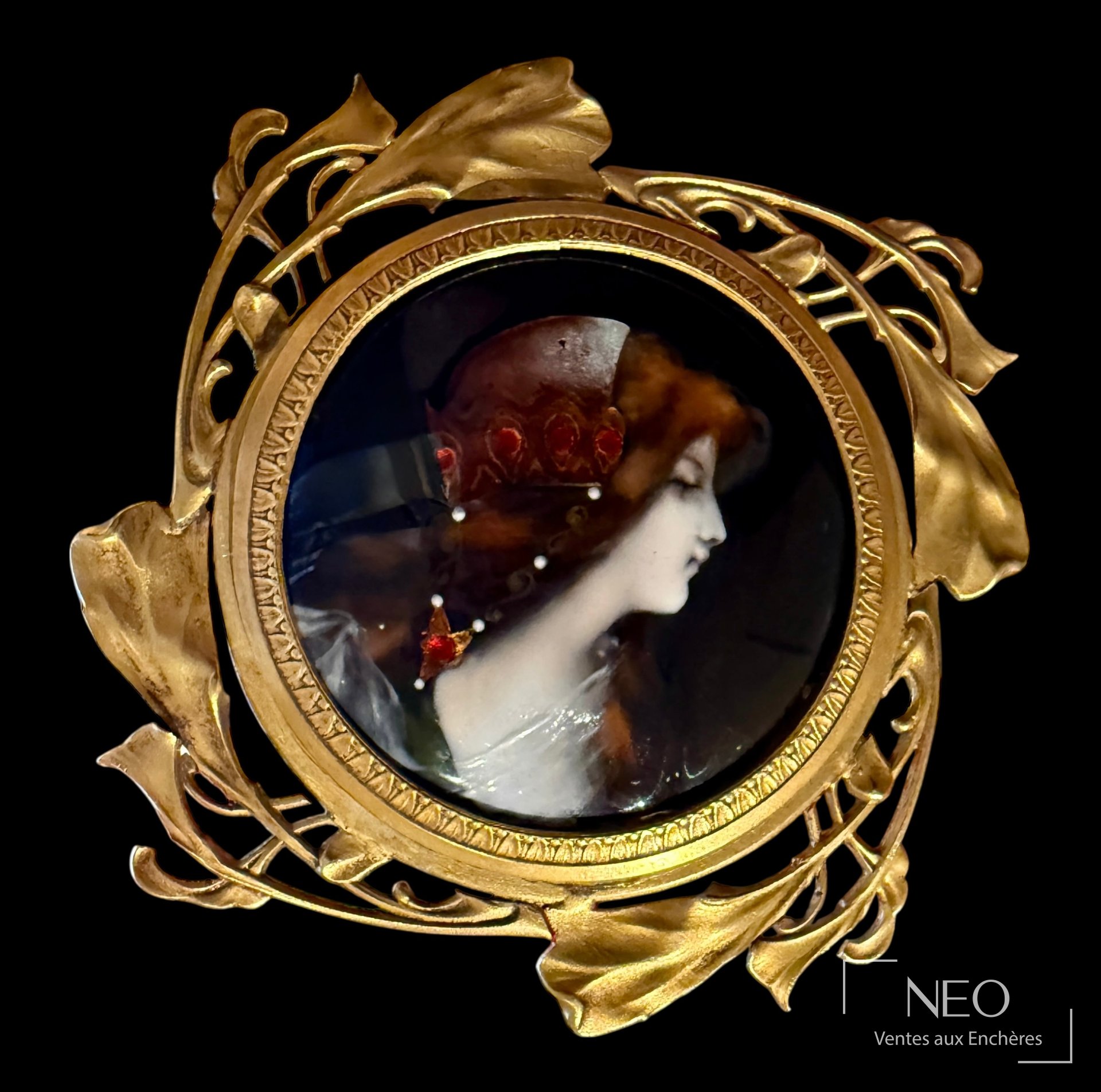 Médaillon circulaire Art Nouveau signé Leroy Limoges