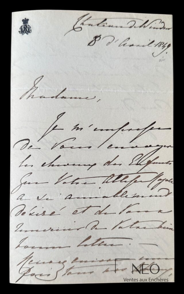 Lettre autographe signée de Victoria avec en-tête royal et texte manuscrit.
