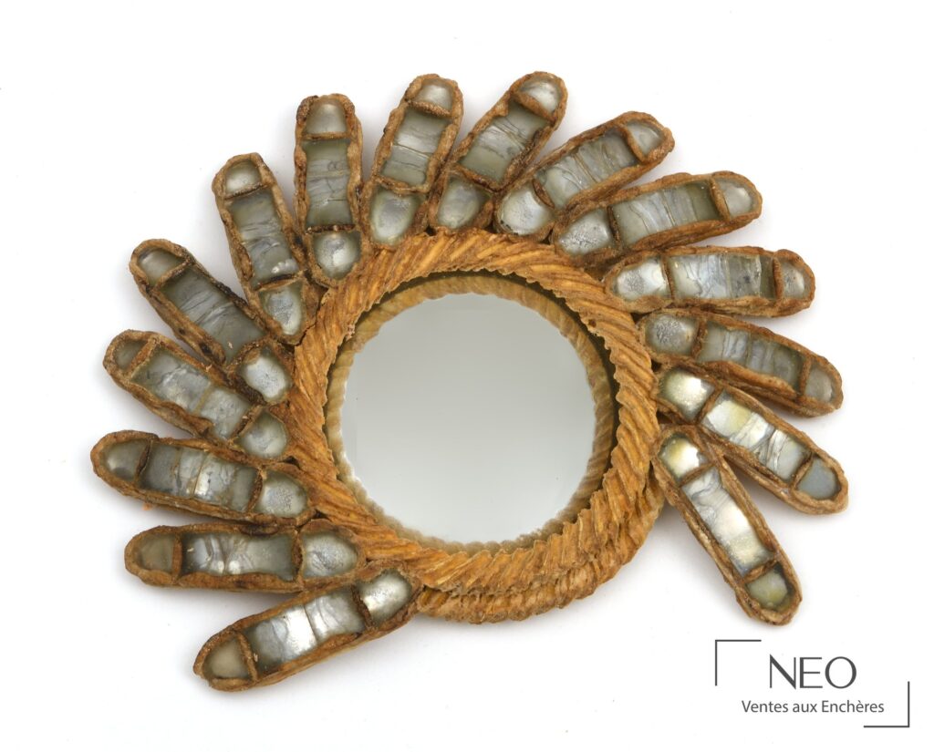 Miroir asymétrique en talosel de Line Vautrin