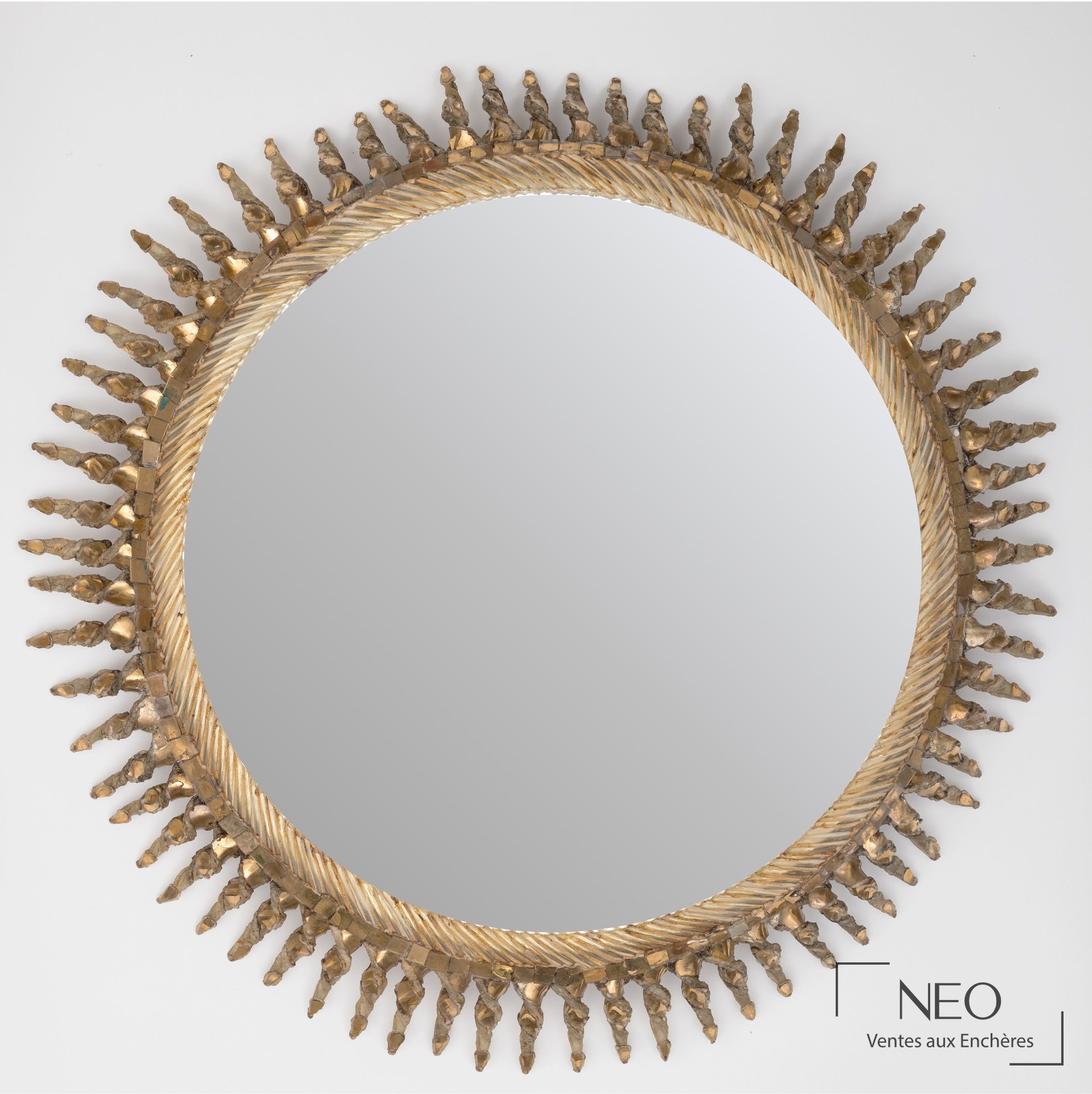 Miroir soleil circulaire en talosel à rangées pointues spiralées