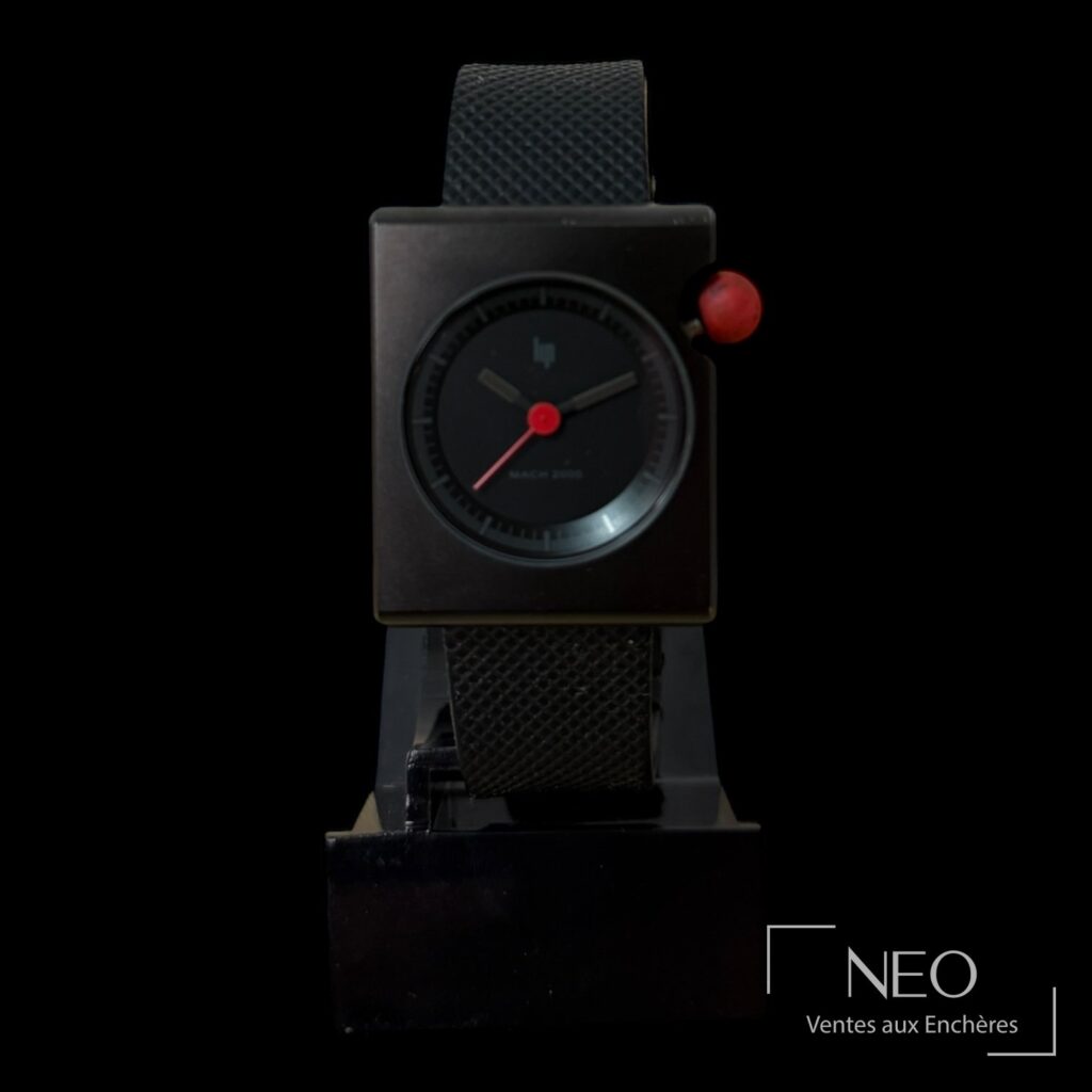 Montre LIP Mach 2000 Roger Tallon avec cadran noir et aiguilles rouges