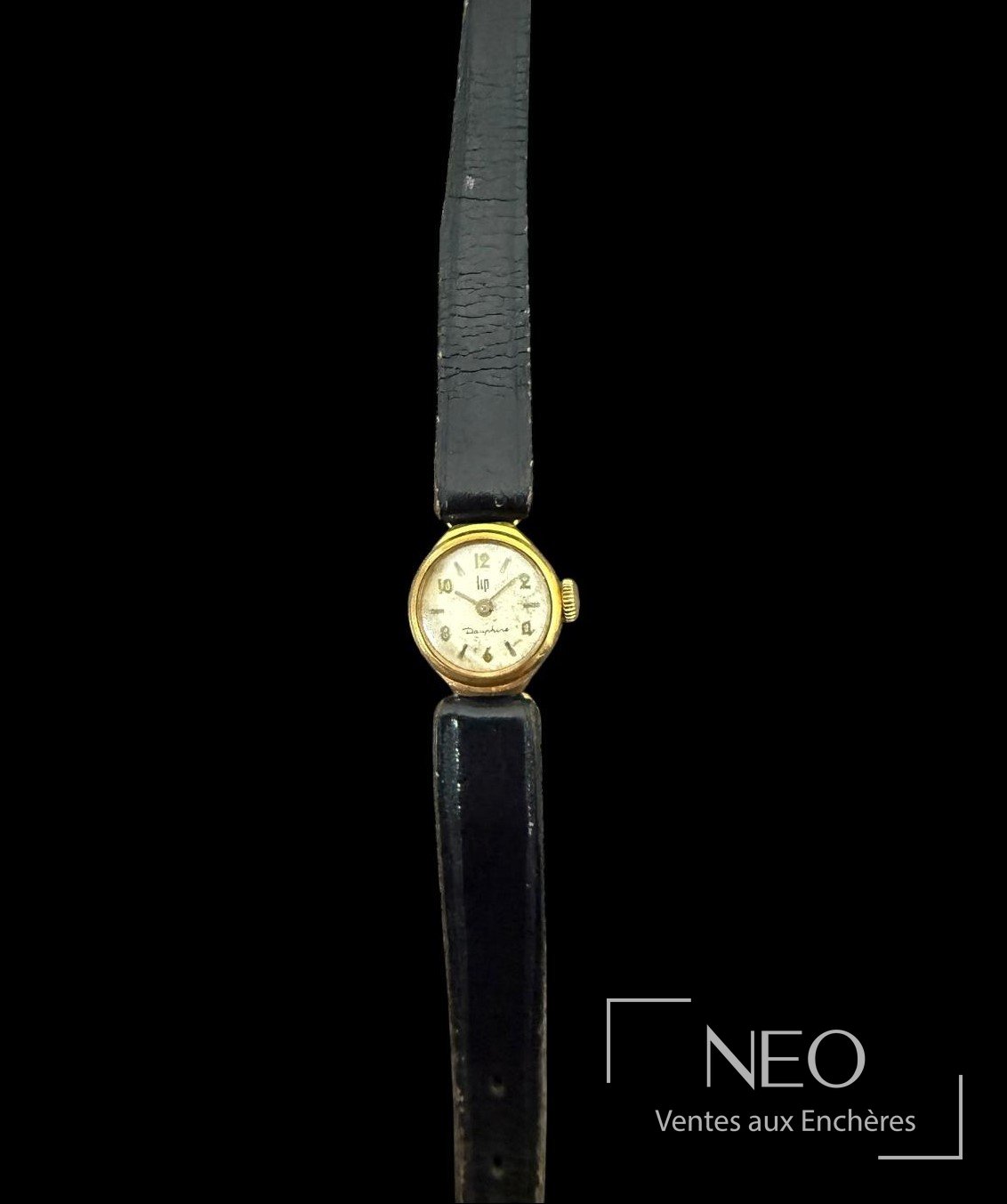 Montre bracelet LIP en métal doré avec cadran beige et bracelet noir