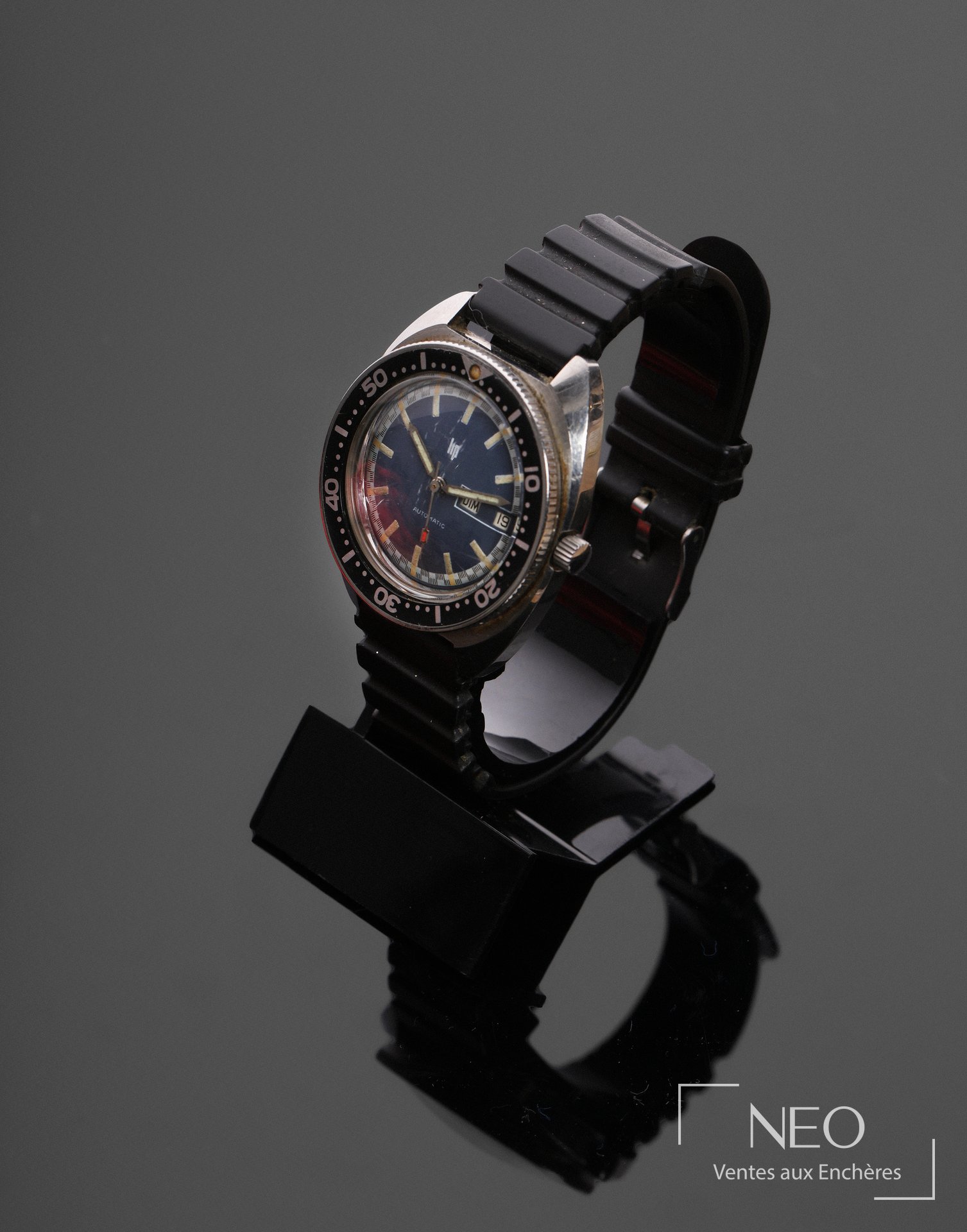 Montre bracelet LIP Submariner en acier avec cadran bleu et bracelet noir
