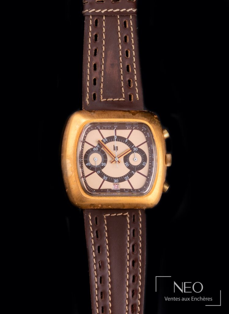 Montre chronographe LIP en plaqué or avec cadran doré et bracelet en cuir marron