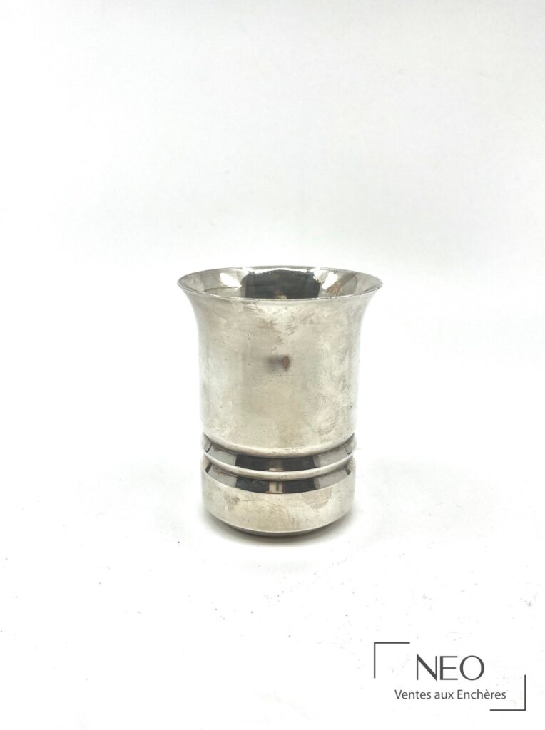 Timbale en argent à panse godronnée