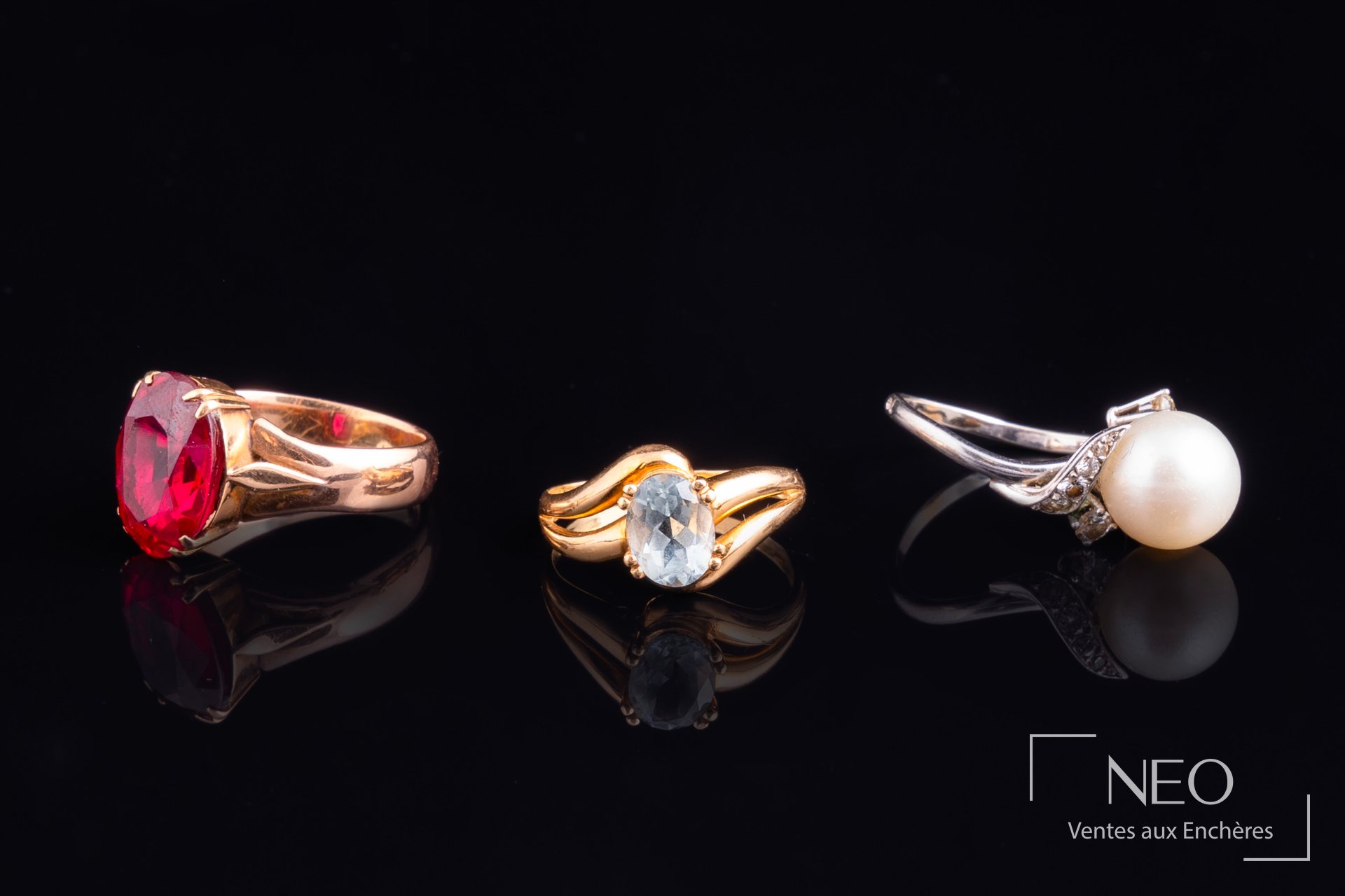 Lot de bijoux : trois bagues en or jaune et or gris
