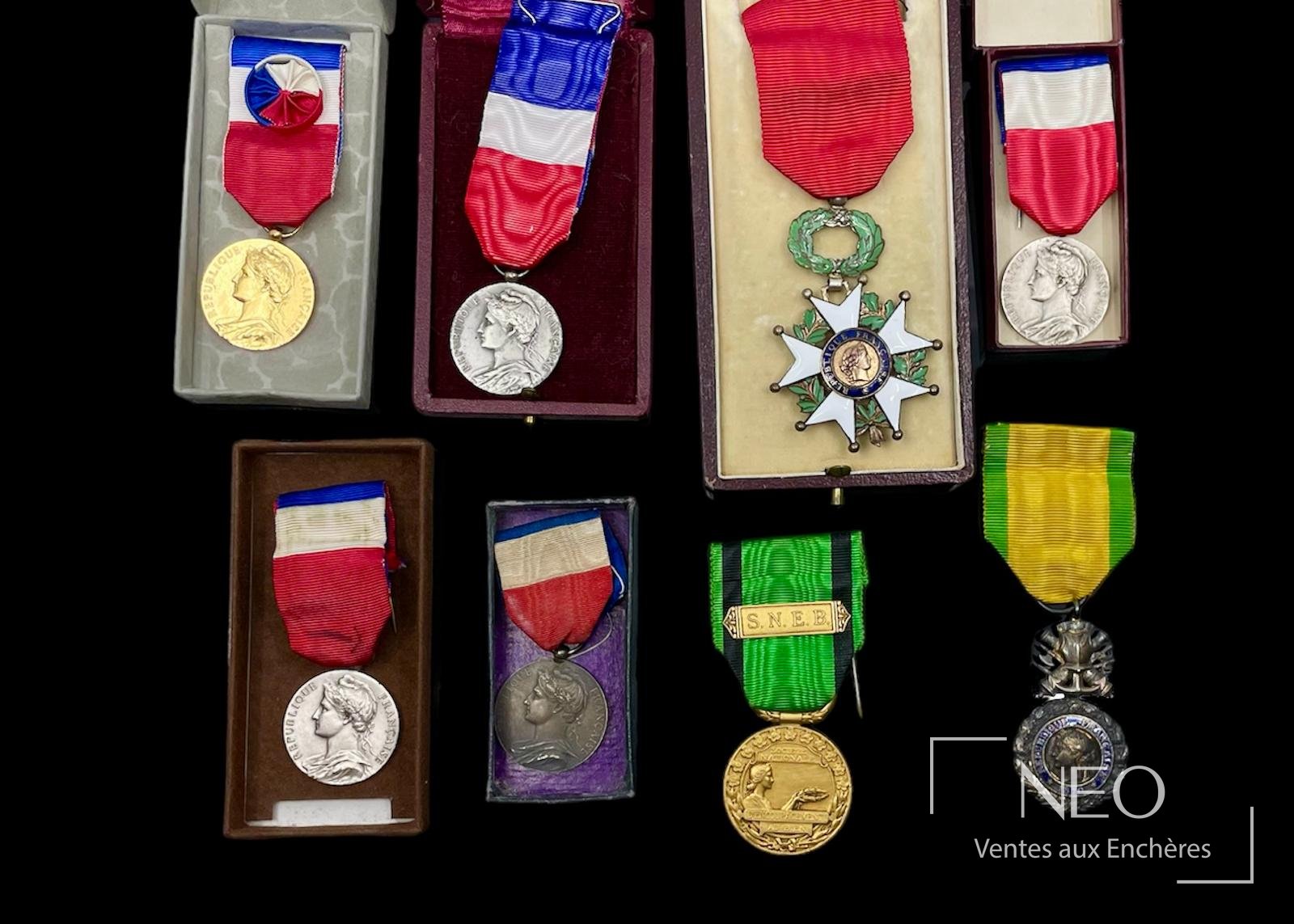 Lot de huit médailles françaises, Ordre national de la Légion d&rsquo;Honneur et ministères
