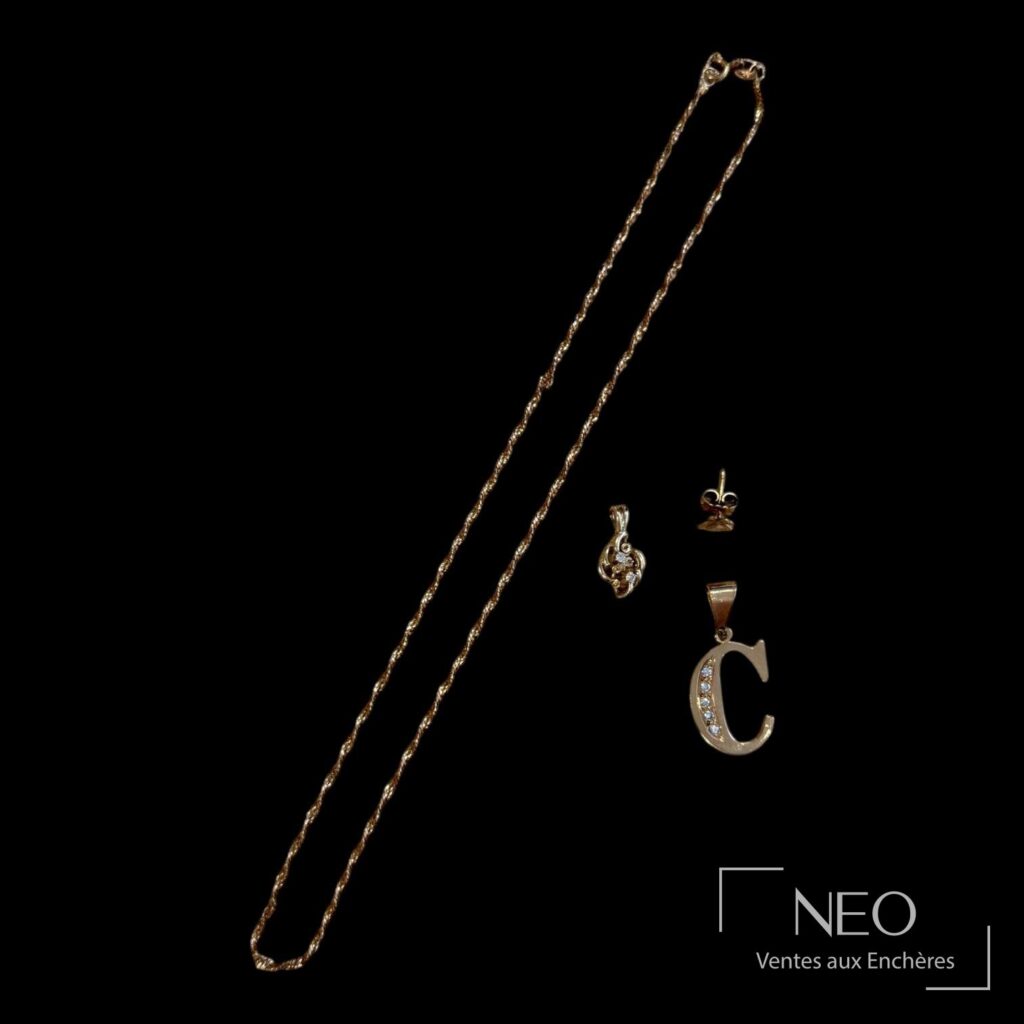 Lot de bijoux en or jaune comprenant chaîne torsadée