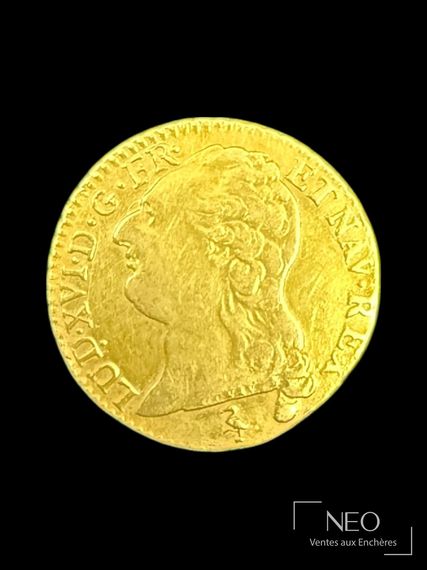 Avers d'un louis d'or tête nue de Louis XVI avec le profil du roi et la légende circulaire