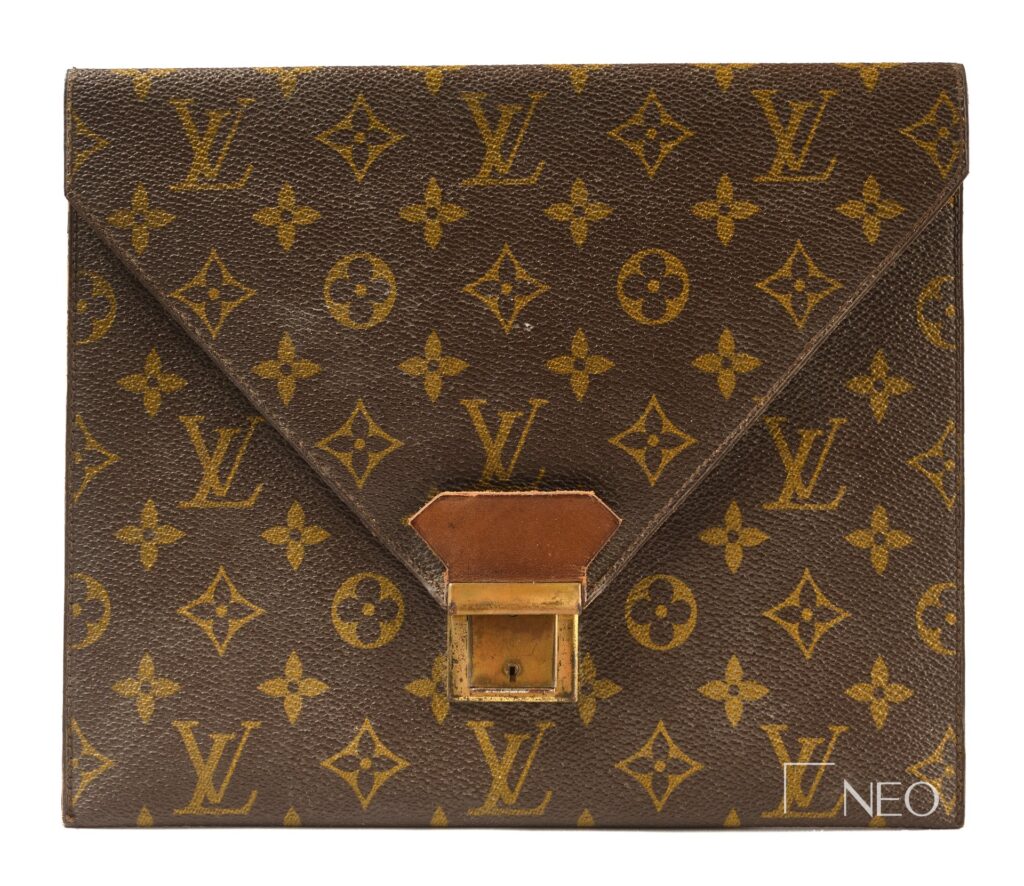 Pochette Louis Vuitton Monogram fermée